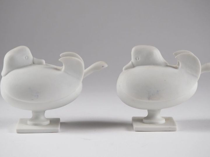 François Xavier LALANNE.  Paire de salerons avec leur cuillère en porc