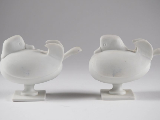 Vente aux enchères François Xavier LALANNE.  Paire de salerons avec leur cuillère en porc