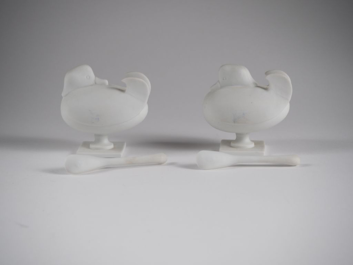 François Xavier LALANNE.  Paire de salerons avec leur cuillère en porc
