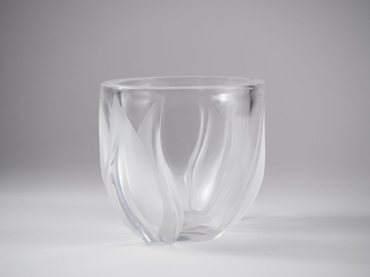 LALIQUE.  Vase "deux tulipes" en cristal  Signé  H. 10 cm
