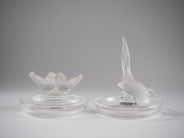 LALIQUE France.  2 différents baguiers en cristal Signés (une micro ég