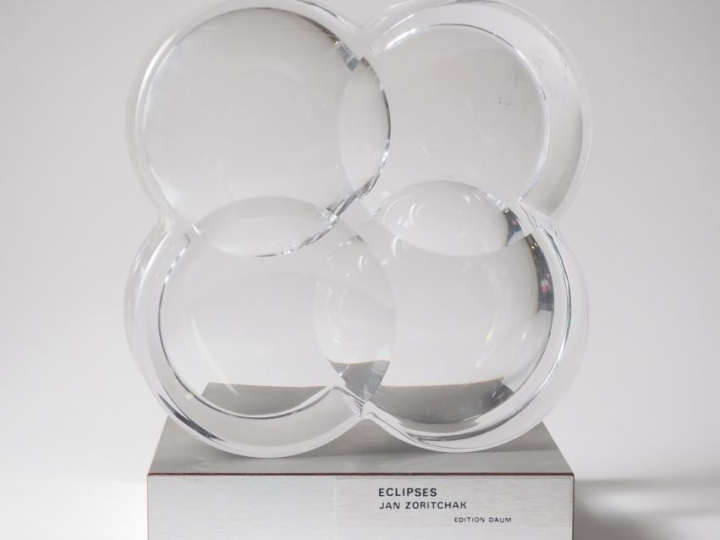 Yan ZORITCHAK et DAUM. "Eclipses" Sculpture en cristal Signée Diam. 19
