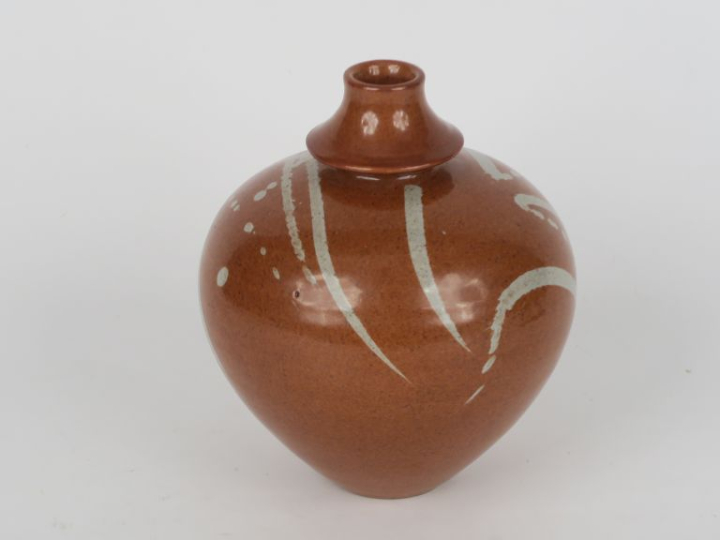 Daniel de MONTMOLLIN. Cachet D Taizé Vase en grès de couleur brique et