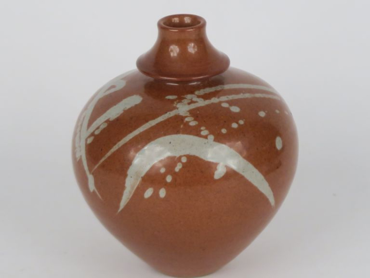 Daniel de MONTMOLLIN. Cachet D Taizé Vase en grès de couleur brique et