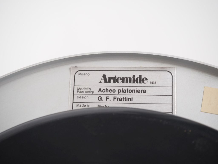 Franco FRATTINI par ARTEMIDE.  Paire de plafonniers Acheo. H. 34 cm