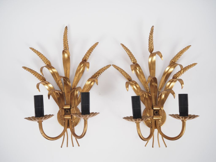 Paire d'appliques double "gerbe de blé" en métal doré.  H. 39,5 cm