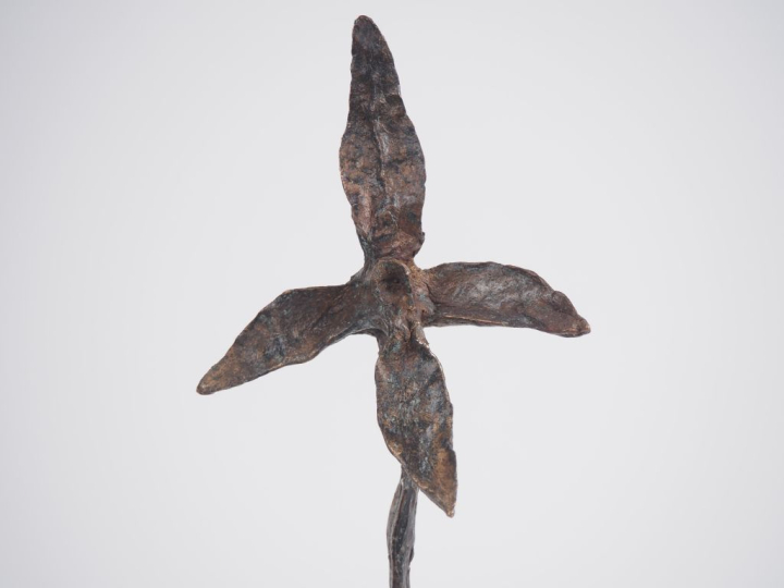 Daniel COULET. "Fleur". Sculpture signée. H. 35 cm.