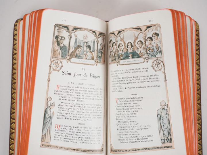 Missel des sacrements, reliure cuir de style néo-gothique, dans son co