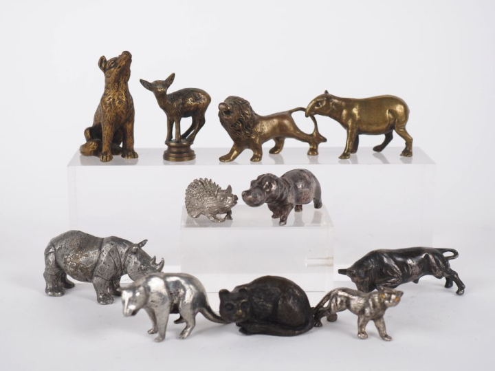 11 différents sujets animaliers en bronze, métal argenté ou patiné. H.