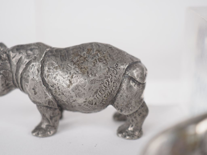 11 différents sujets animaliers en bronze, métal argenté ou patiné. H.