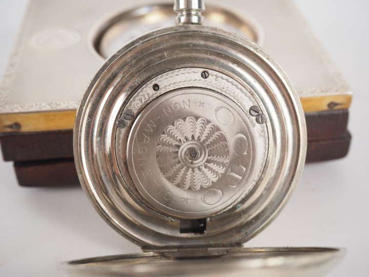 OCTAVA Watch Suisse. Régulateur automobile 8 jours, cadran émaillé, da