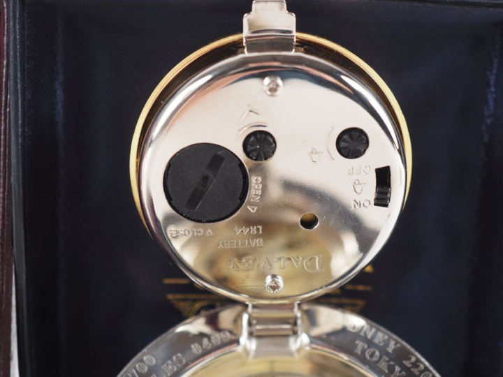 DALVEY. Voyager clock, scotland, dans son écrin avec son cetificat d'a