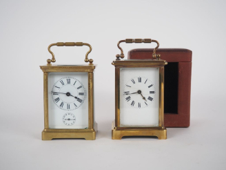Vente aux enchères Deux différentes pendulettes d'officier, cadrans à chiffres romaines, 