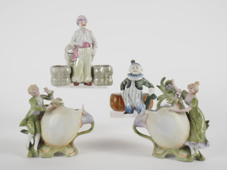 Vente aux enchères 3 différentes sujets en porcelaine et biscuit polychrome : vide-poches
