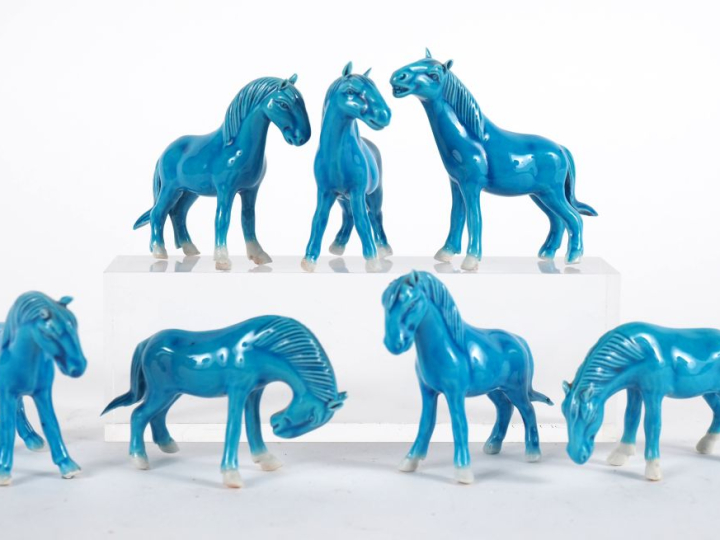 6 sujets, "chevaux du bonheur". Dim. 7,5 x 8 cm.