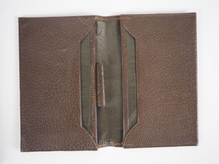Coffret 1900 comprenant un porte-monnaie et un étui à carnet en cuir b