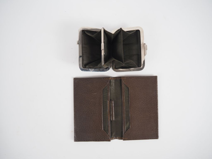 Coffret 1900 comprenant un porte-monnaie et un étui à carnet en cuir b