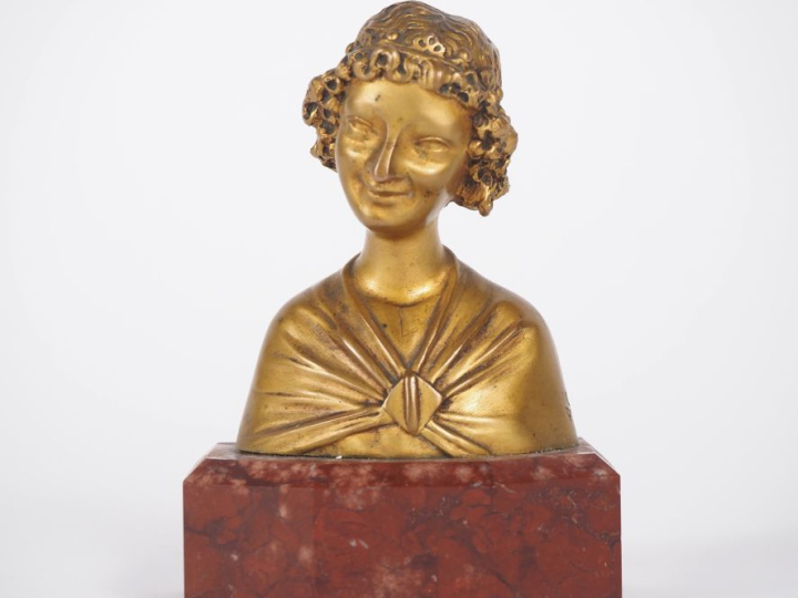 Alexandre Auguste CARON. "Buste de jeune femme" Sujet en bronze à pati