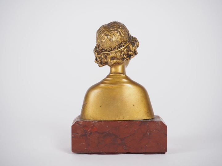 Alexandre Auguste CARON. "Buste de jeune femme" Sujet en bronze à pati