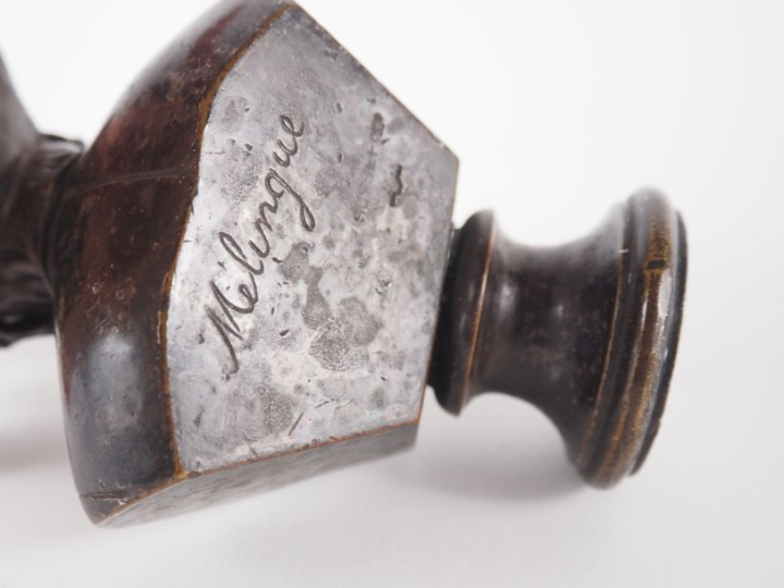 Etienne MELINGUE. "Buste d'homme". Sujet en bronze signé. H. 10 cm.