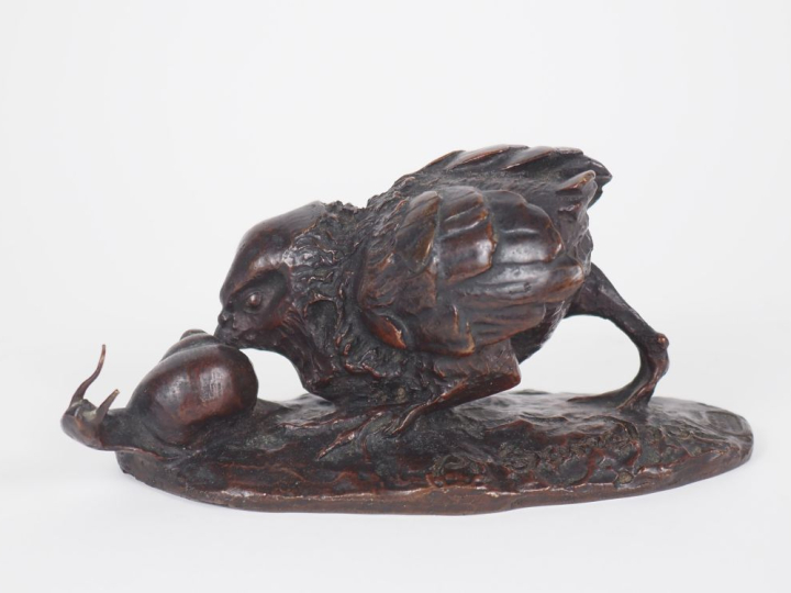 Albert SANCHEZ (d'après). "Moineau et escargot". Sujet en bronze à pat