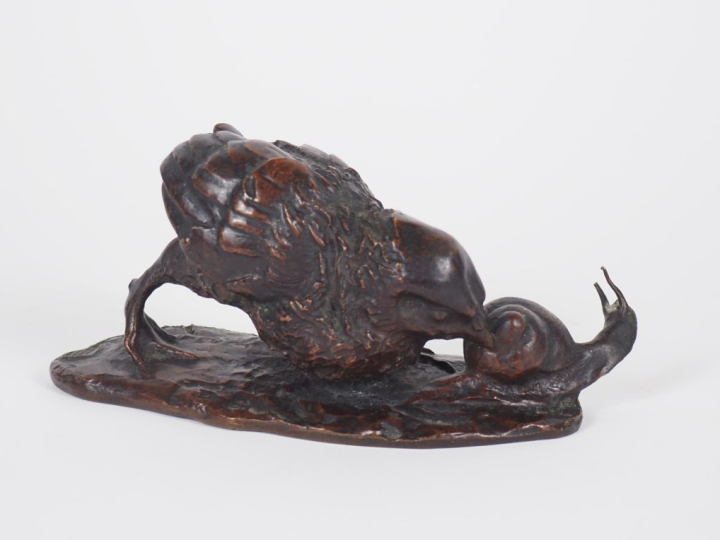 Albert SANCHEZ (d'après). "Moineau et escargot". Sujet en bronze à pat