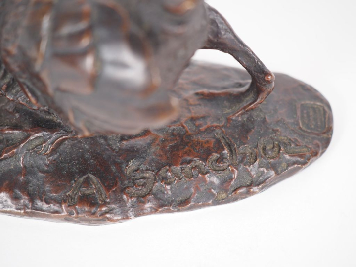 Albert SANCHEZ (d'après). "Moineau et escargot". Sujet en bronze à pat