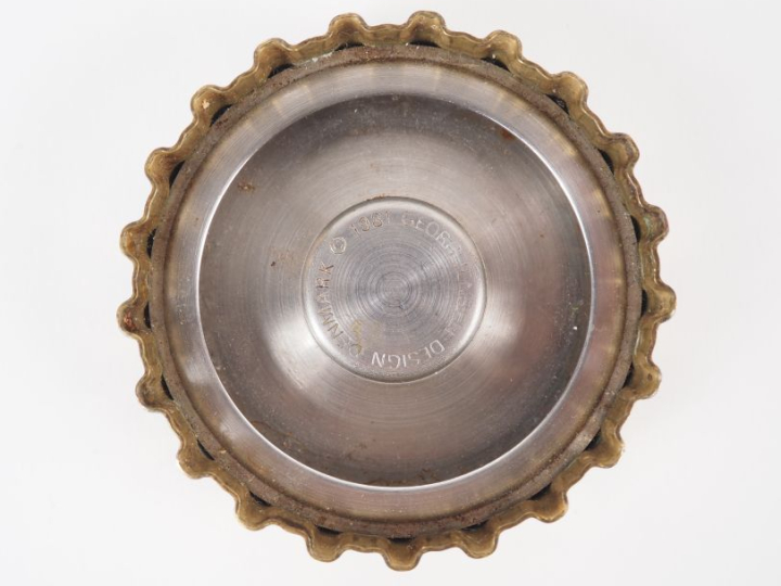 George JENSEN pour Design Denmark. Cendrier en métal en forme capsule 