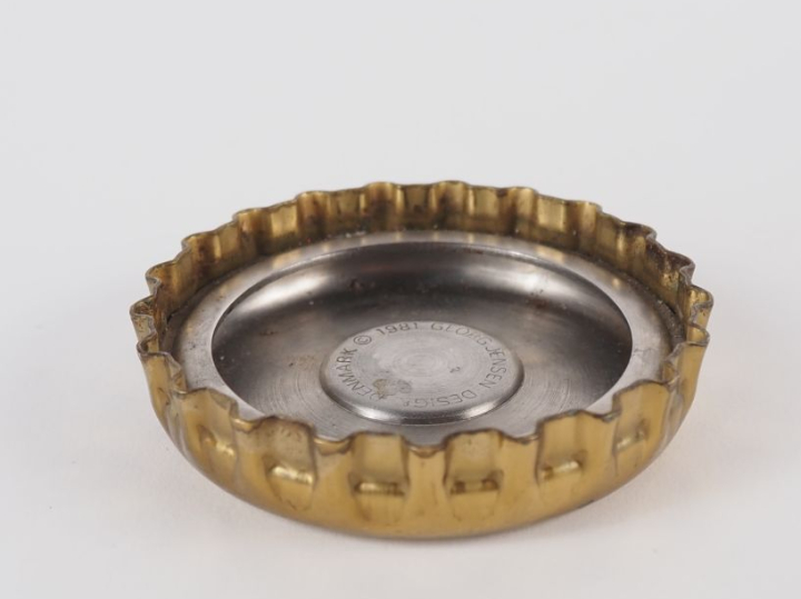 George JENSEN pour Design Denmark. Cendrier en métal en forme capsule 