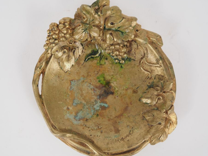 Albert MARIONNET. Vide-poches en bronze à décor de pampres. Signé. Dim