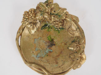 Vente aux enchères Albert MARIONNET. Vide-poches en bronze à décor de pampres. Signé. Dim