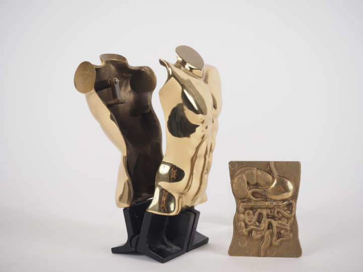Miguel BERROCAL. "Torse épigraphiqueé".  Sujet en laiton. Signé et num