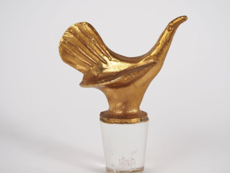Vente aux enchères Pierre CASENOVE. Bouchon de carafe en verre et bronze, prise à décor d