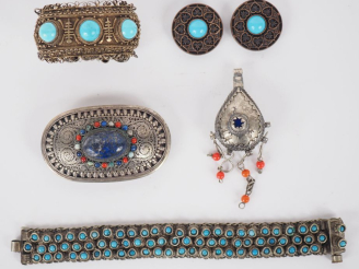 Vente aux enchères Ensemble de bijoux Afrique du nord en métal argenté ou argent bas-titr