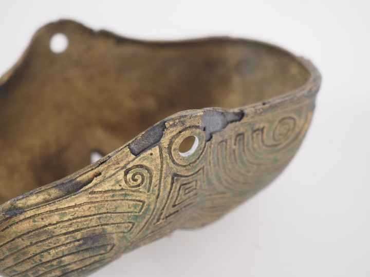 Masque de guerrier maori (?). Dim. 15,5 x 11 cm. (manques)