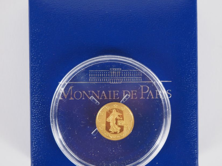 MONNAIE DE PARIS. Pièce de 5 euros en or 999 BE 2007, N° 00556. Diam. 