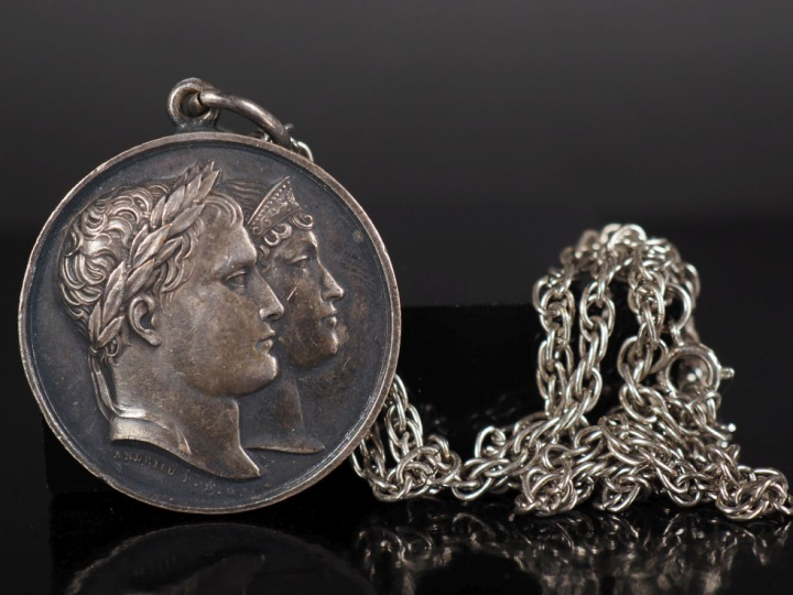 Médaille en bronze argenté figurant Napoléon et Louise d'Autriche de p