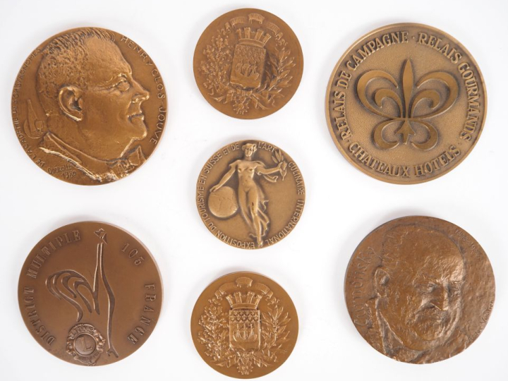 7 différentes médailles en bronze d'après MAREY, VAUTIER, HUGUENIN, QU
