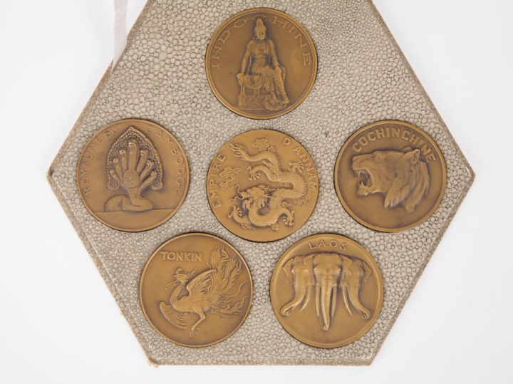 Coffret contenant 6 médailles en bronze à l'effigie du Laos, de l'Indo