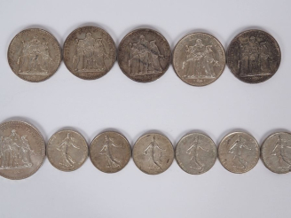 Vente aux enchères 1 pièce de 50 Francs argent, 1978 5 pièces de 10 Francs argent, 1968, 