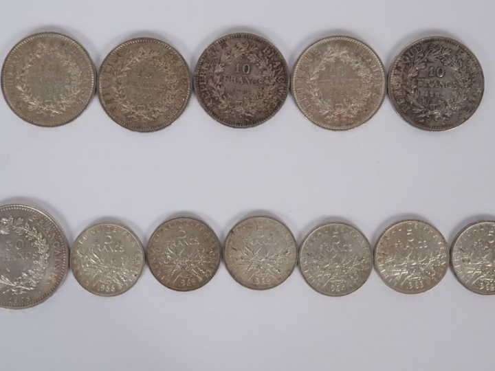 1 pièce de 50 Francs argent, 1978 5 pièces de 10 Francs argent, 1968, 