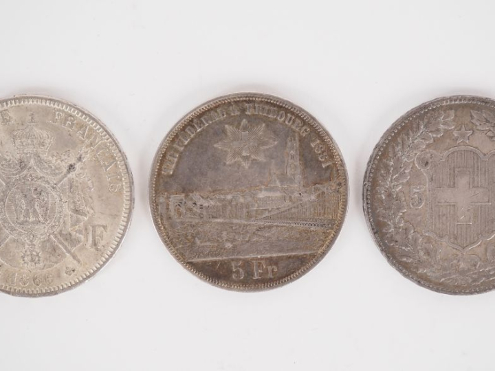 3 différente pièce en argent :  - 5 francs Suisse en argent Fribourg 1