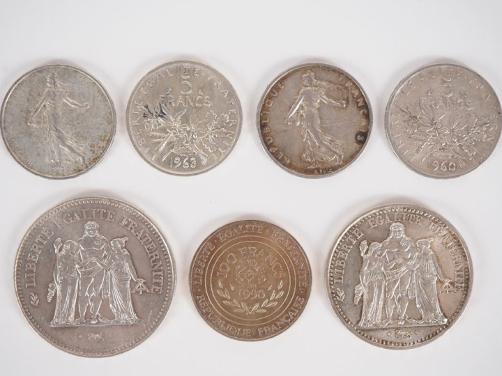 7 différentes pièces en argent :  - 4 pièces de 5 francs semeuse  - 1 