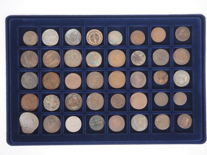 Collection de 100 pièces anciennes.
