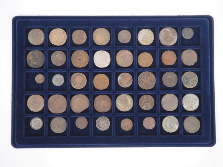 Collection de 100 pièces anciennes.