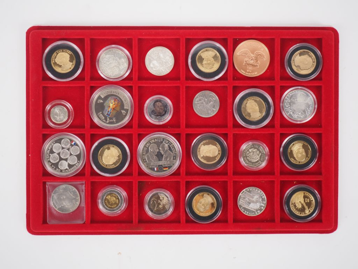 Ensemble de 36 pièces de collection.