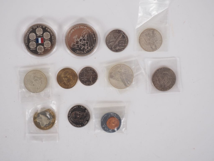 Ensemble de 36 pièces de collection.