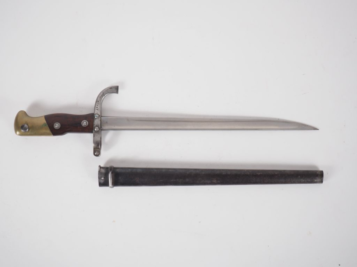Baïonnette modèle 1874 transformée en poignée de tranchée.  Poignée à 