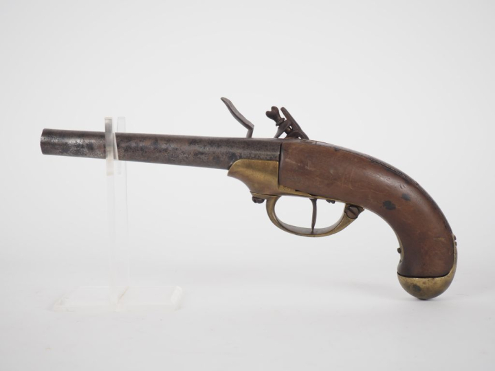 Pistolet d’arçon modèle 1777 du 2e type.  Canon rond à pans au tonnerr