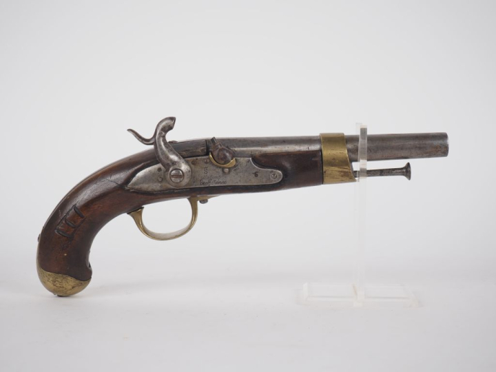 Pistolet d’arçon modèle An XIII à silex transformé à percussion.  Cano